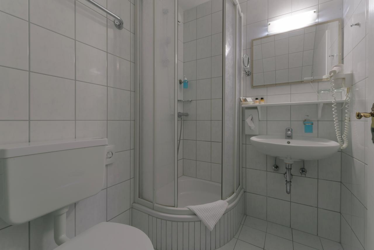 Hotel "Malerwinkel" Gmbh Seeon Seebruck Bagian luar foto