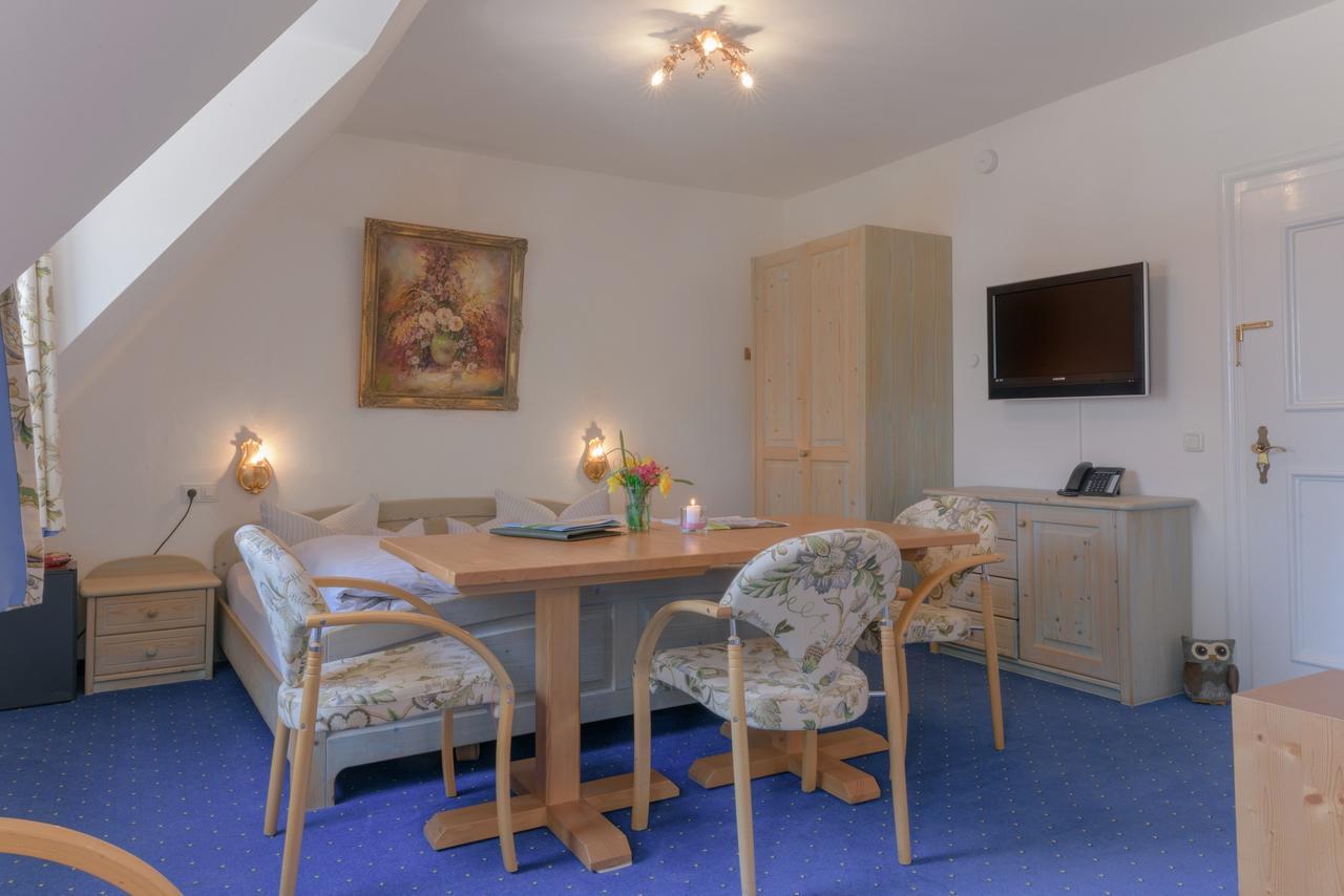 Hotel "Malerwinkel" Gmbh Seeon Seebruck Bagian luar foto
